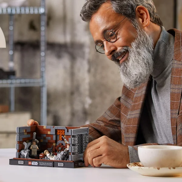 LEGO - Star Wars 75339 Diorama: Zgniatarka odpadów na Gwieździe Śmierci - zdjęcie 3