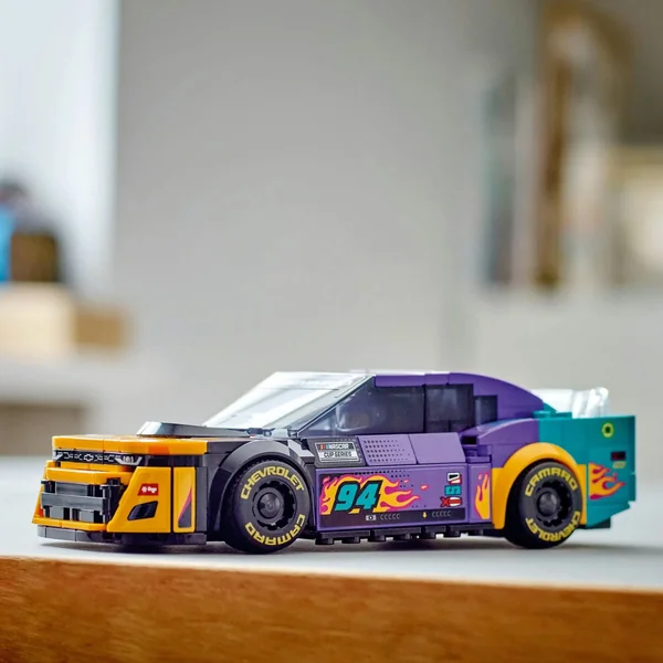 LEGO - Speed Champions NASCAR Chevrolet Camaro ZL1 (76935) - zdjęcie 4