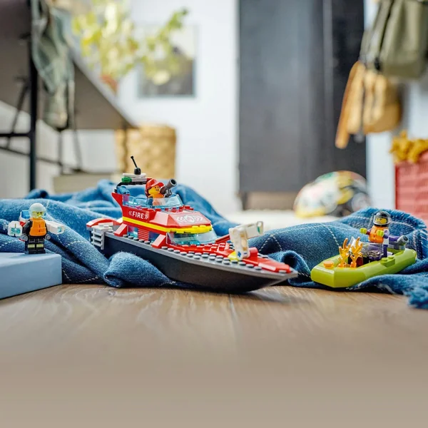 LEGO - City 60373 Łódź strażacka - zdjęcie 5