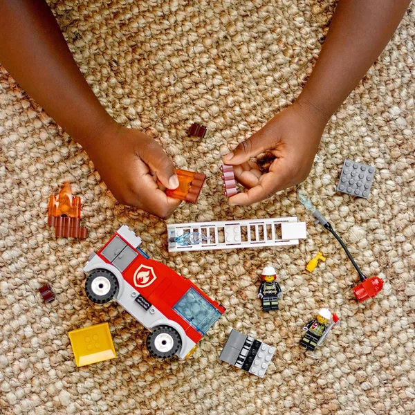 LEGO - Wóz Strażacki z Drabiną City (60280) - zdjęcie 4