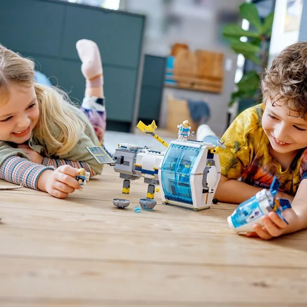 LEGO - Stacja kosmiczna na Księżycu City (60349) - zdjęcie 8